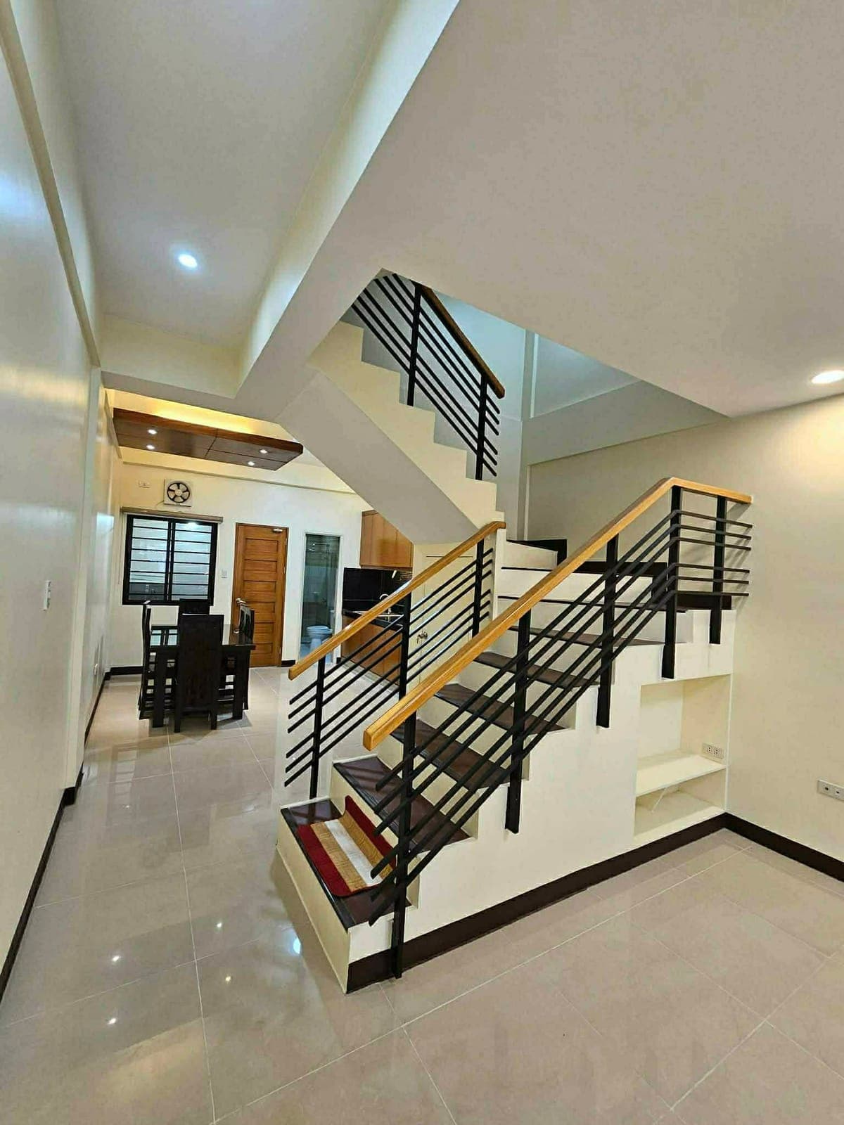 HOUSE FOR RENT – Mercedes Executive Village - photo 6