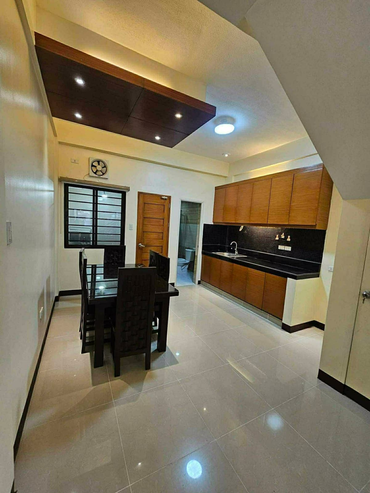 HOUSE FOR RENT – Mercedes Executive Village - photo 7