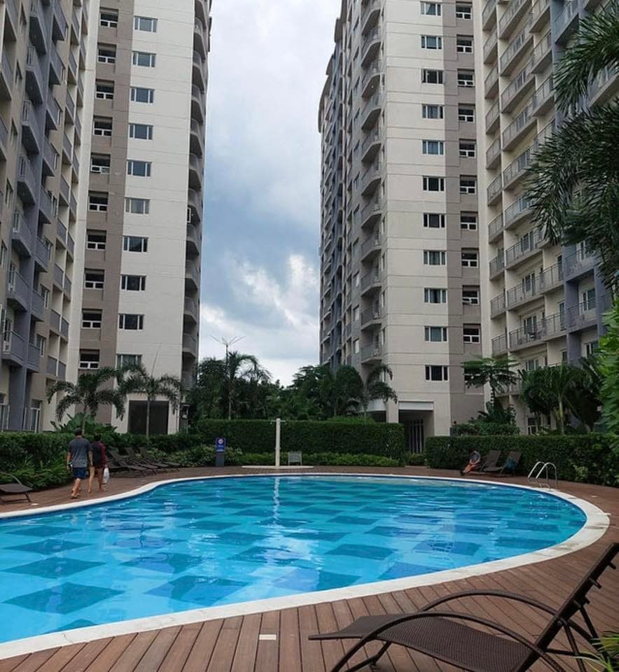 2 bedroom 1 bath condo with pool access for rent near convenient SM Southmall location. Fully furnished. Pm for details - photo 1