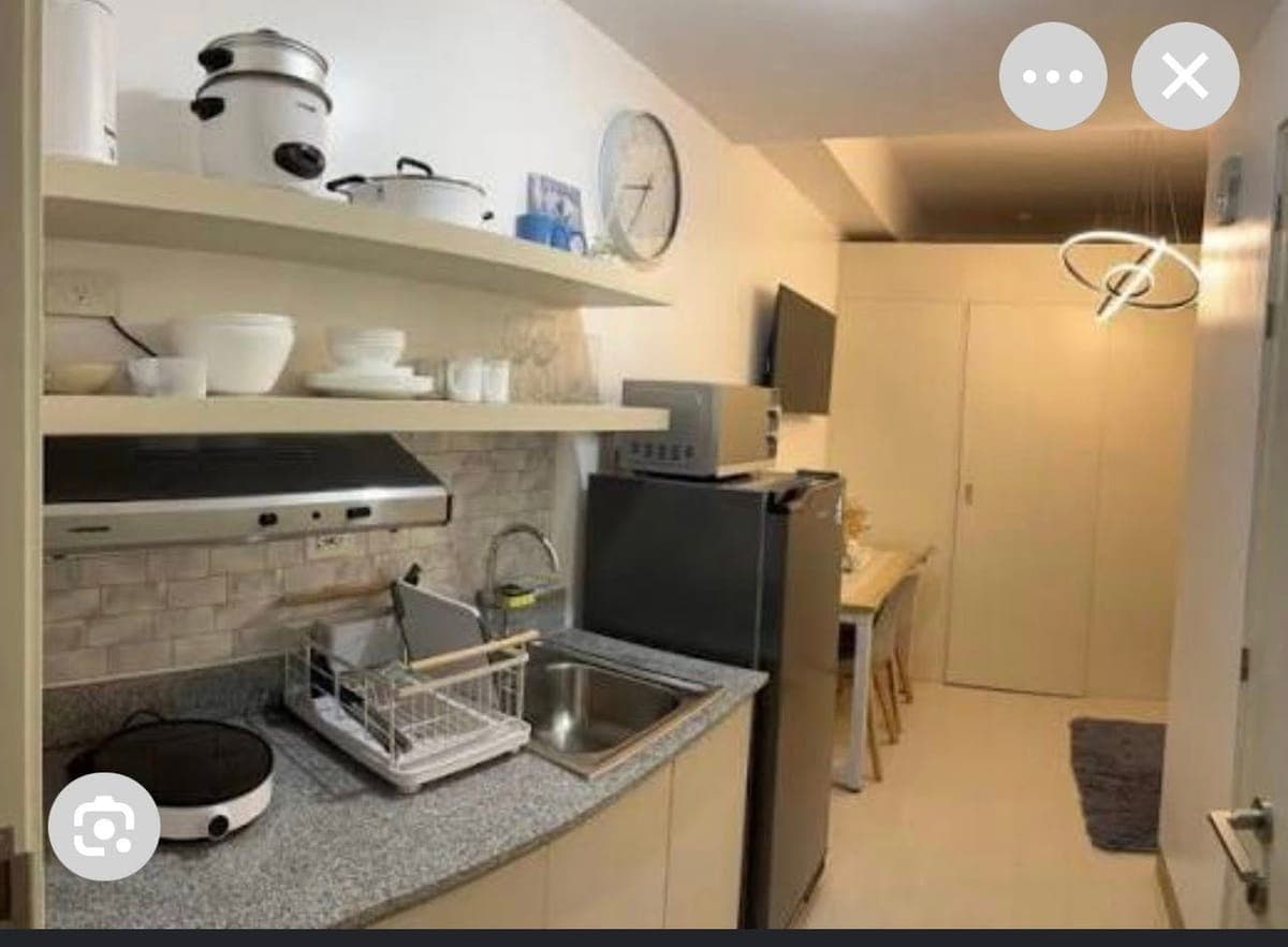 2 bedroom 1 bath condo with pool access for rent near convenient SM Southmall location. Fully furnished. Pm for details - photo 2