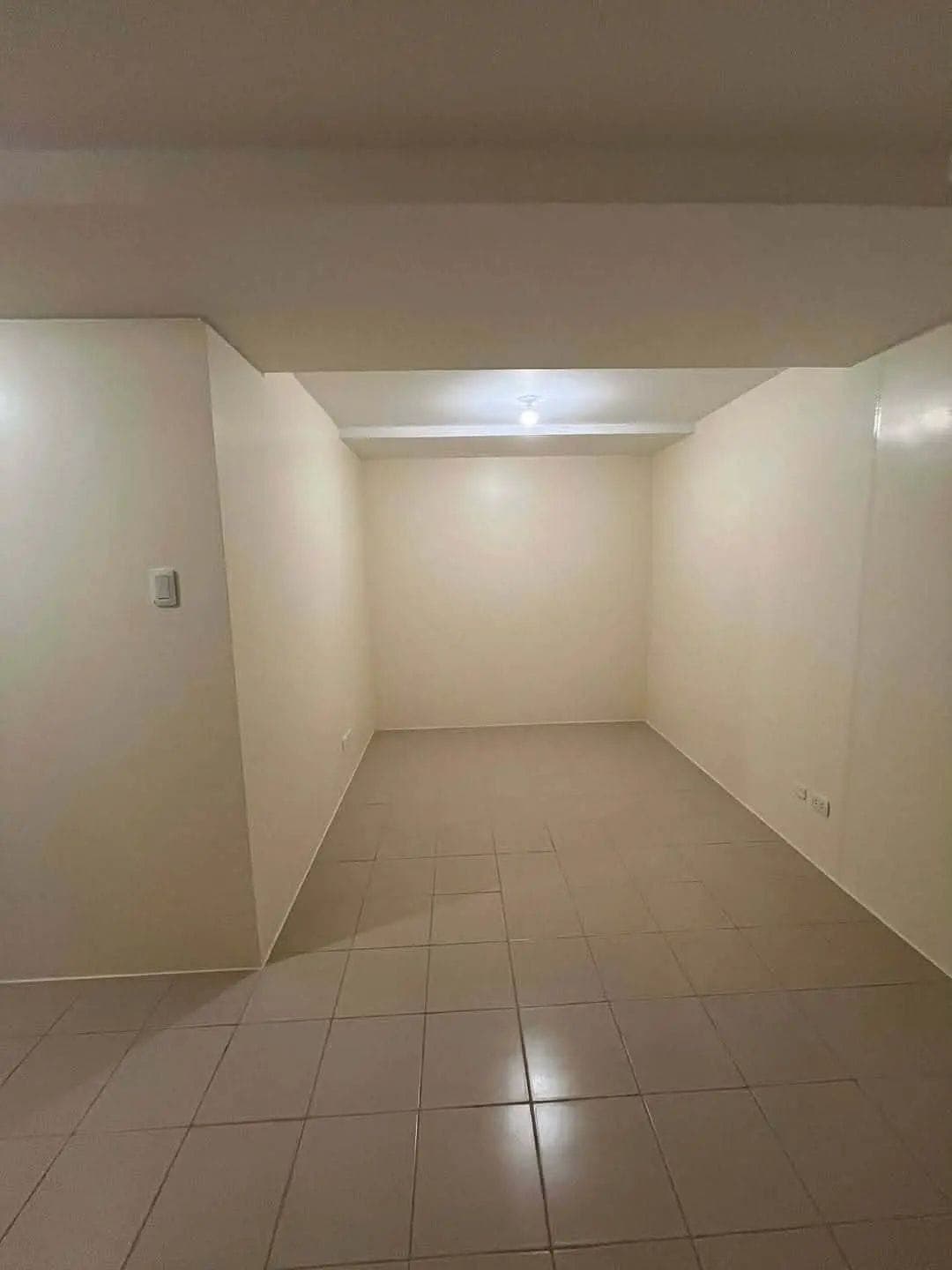 Condo for rent (2BR) Bare Unit - photo 2