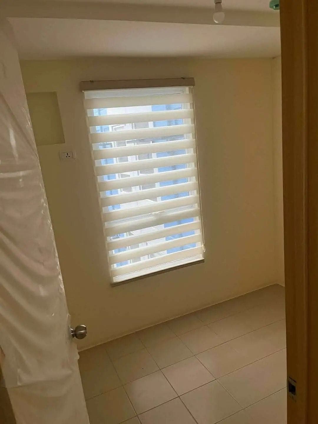 Condo for rent (2BR) Bare Unit - photo 3