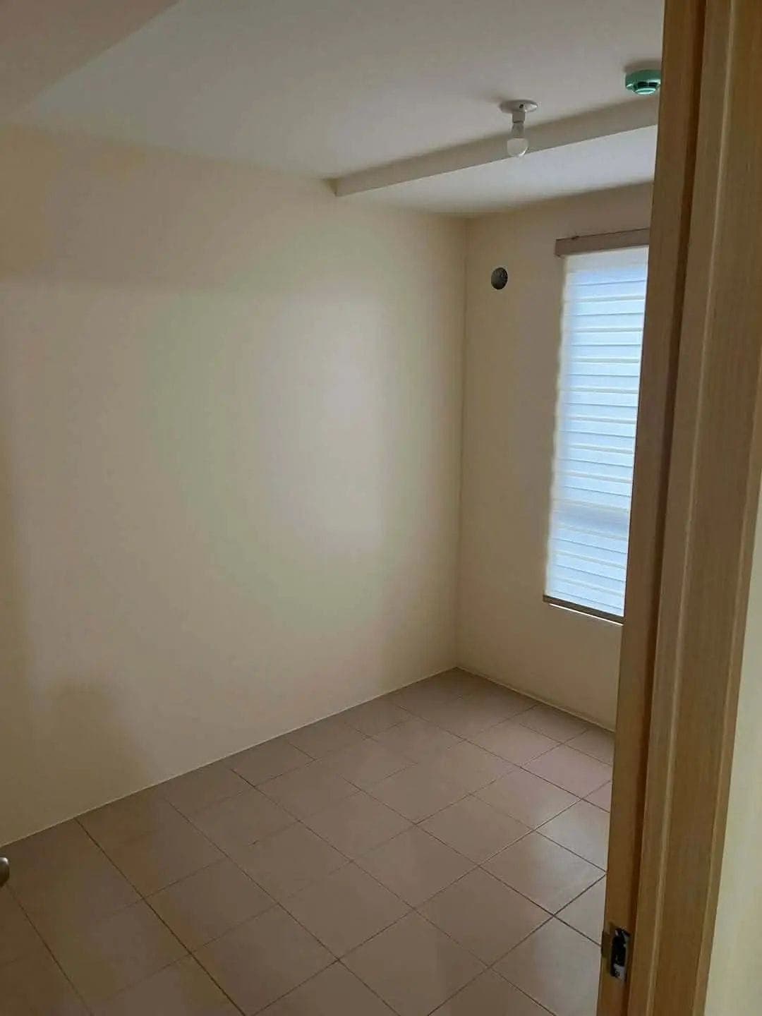 Condo for rent (2BR) Bare Unit - photo 4