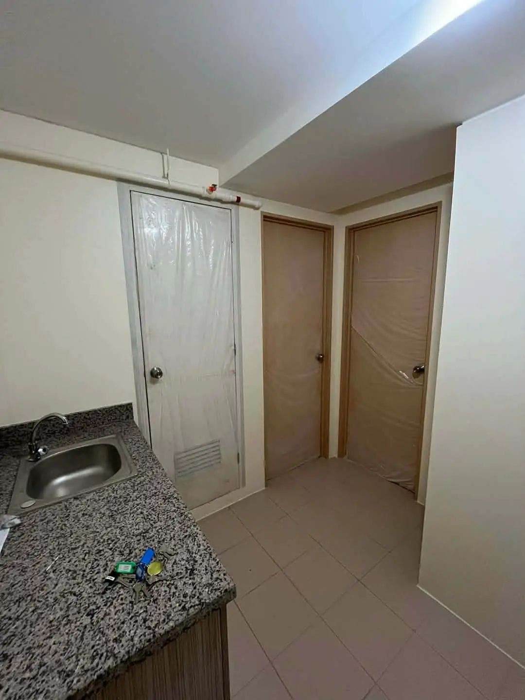 Condo for rent (2BR) Bare Unit - photo 5