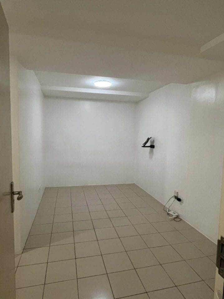 Condo for rent (2BR) Bare Unit - photo 1