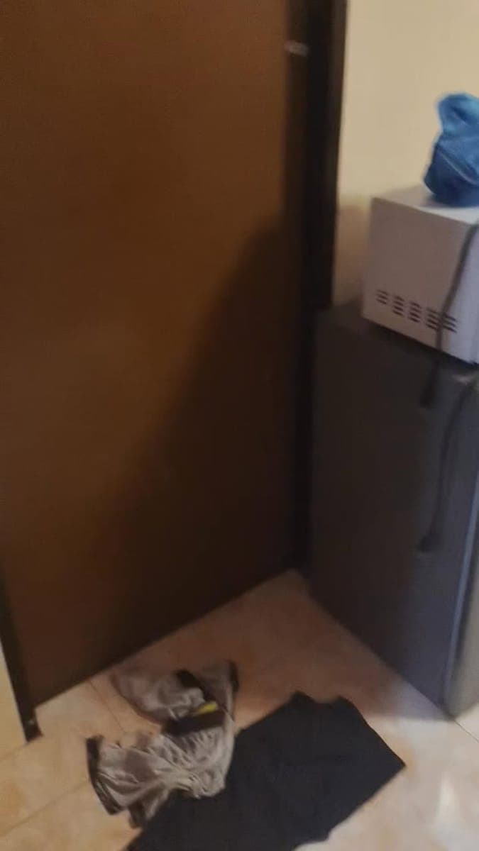 Room for 1 male 19 hyacinth South green hieghts Brgy putatan muntinlupa city 3 k monthly 1 month adv... - photo 1