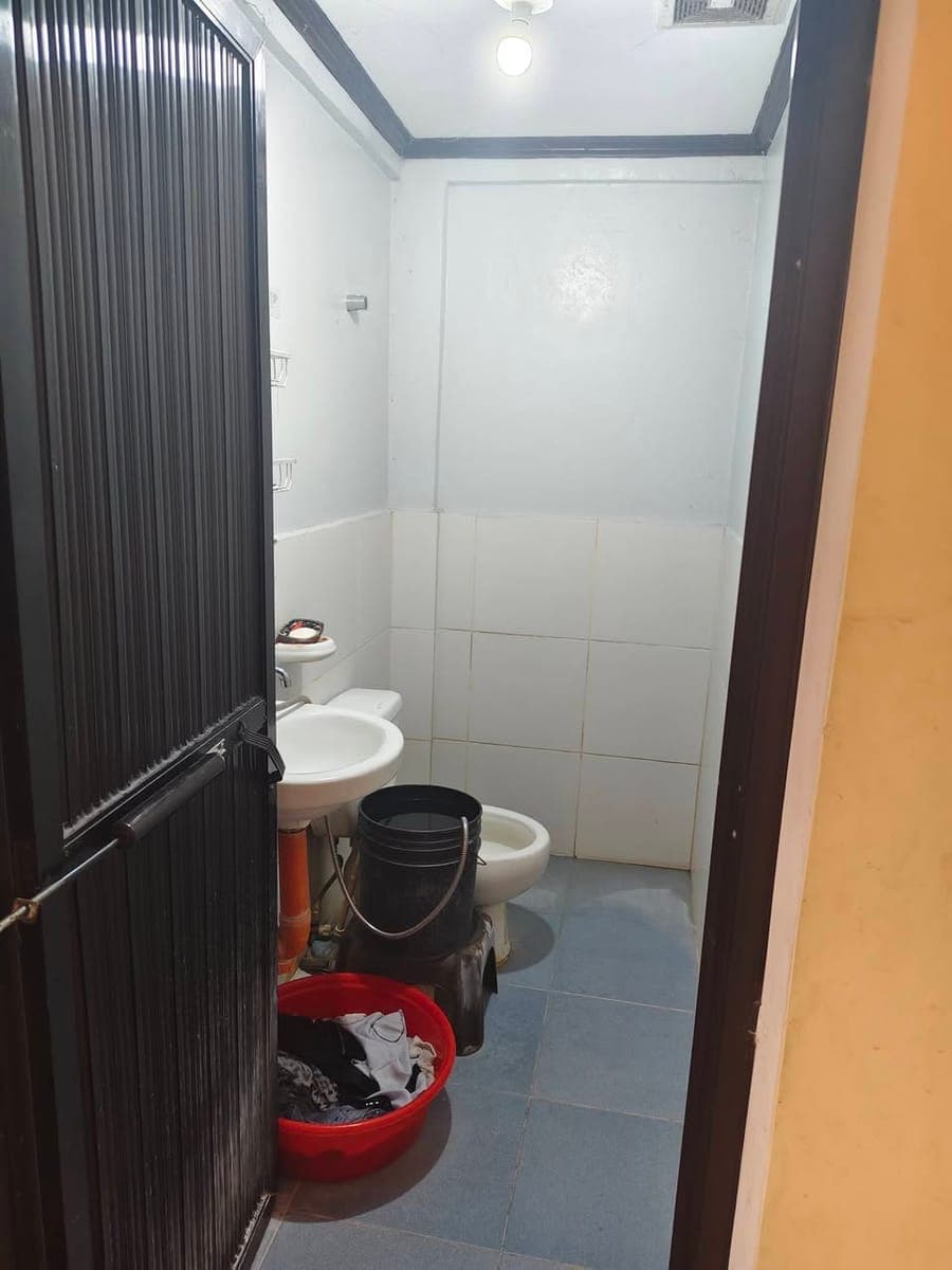 Room for 1 male 19 hyacinth South green hieghts Brgy putatan muntinlupa city 3 k monthly 1 month adv... - photo 2