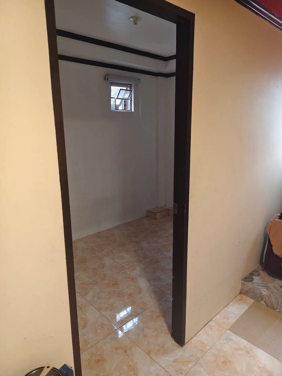 Room for 1 male 19 hyacinth South green hieghts Brgy putatan muntinlupa city 3 k monthly 1 month adv... - photo 5