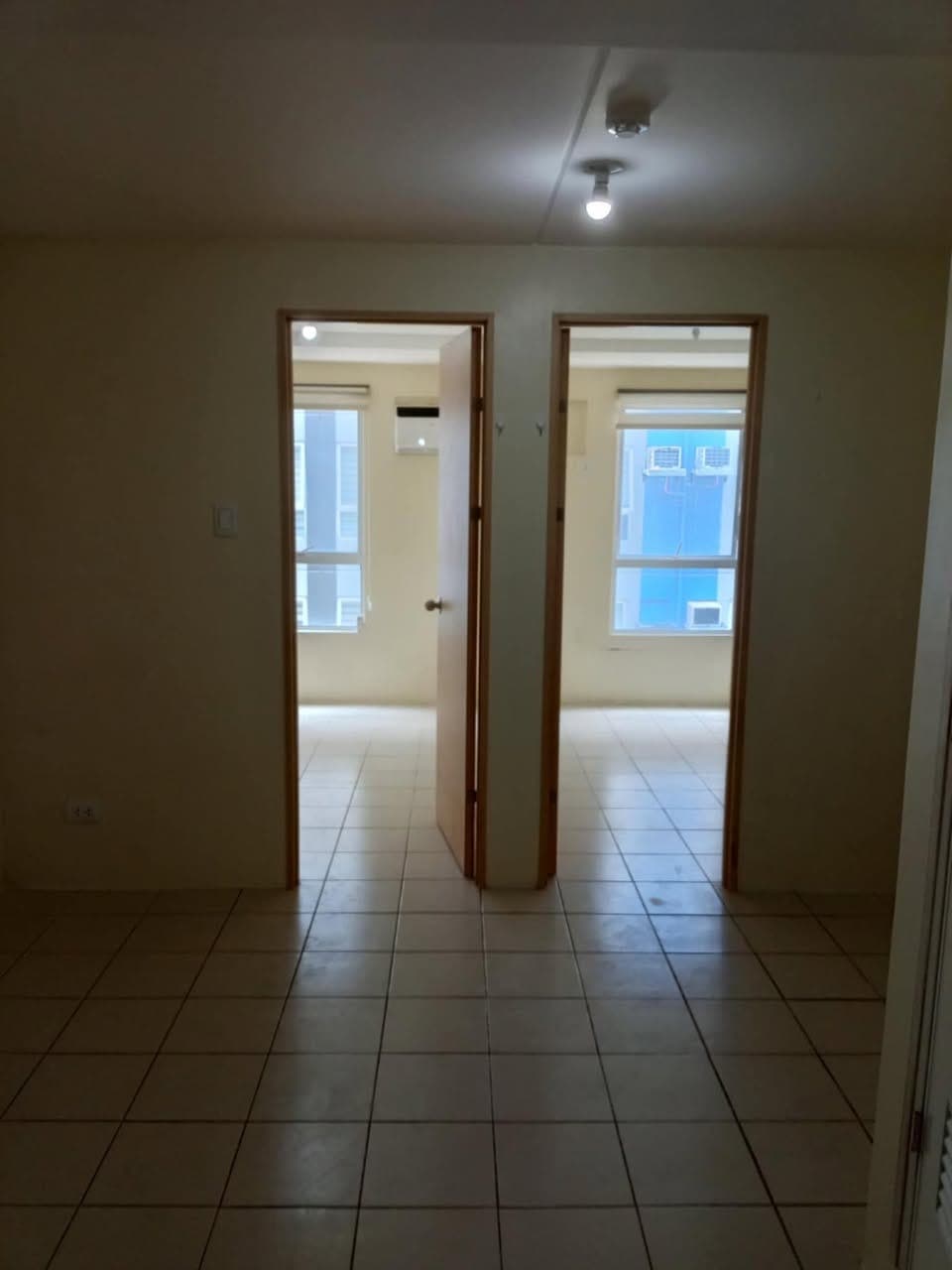 Condo for rent (2BR) Bare Unit with 1AC - photo 1