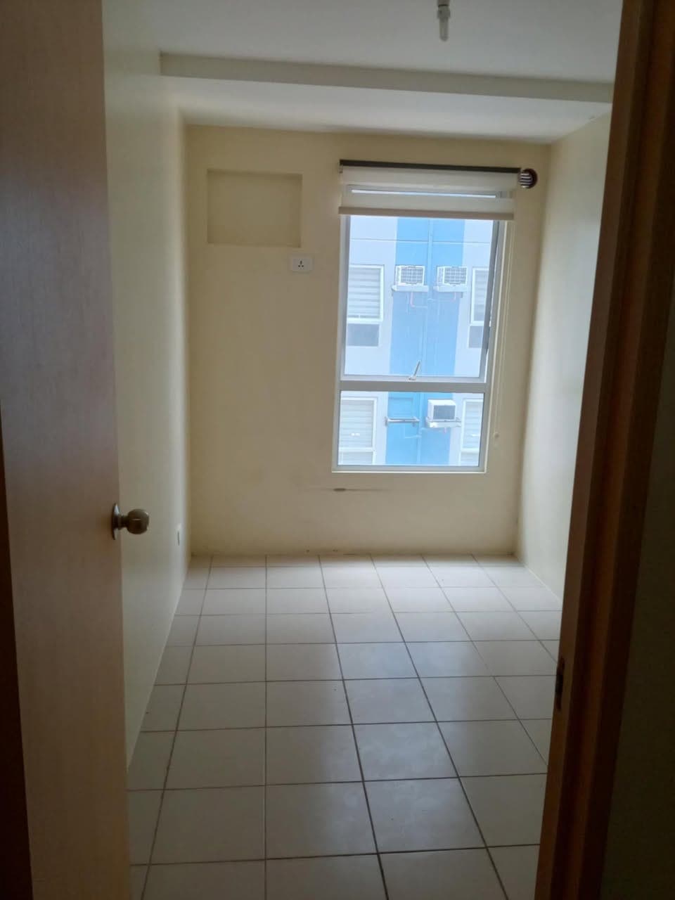 Condo for rent (2BR) Bare Unit with 1AC - photo 3