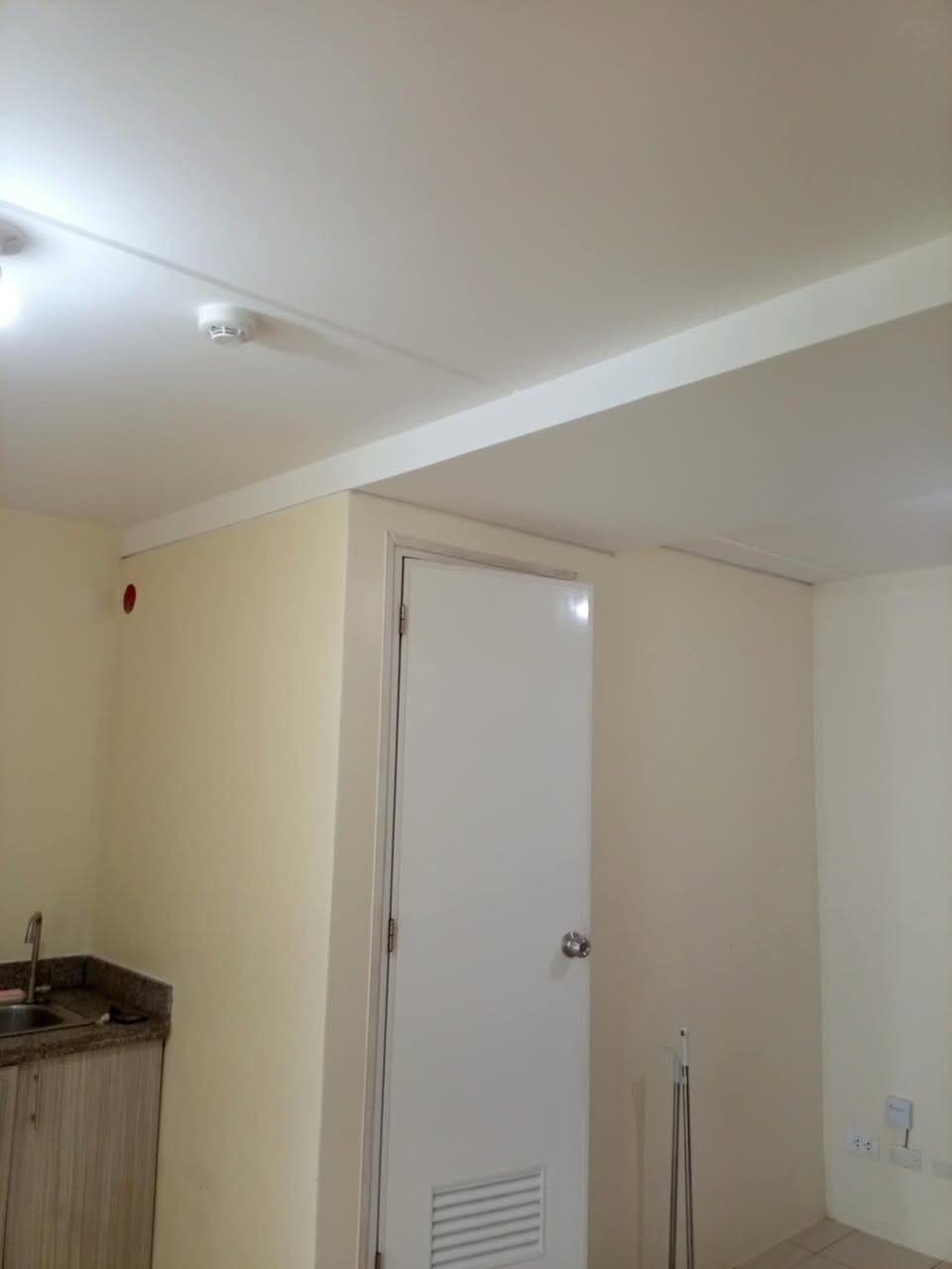 Condo for rent (2BR) Bare Unit with 1AC - photo 4