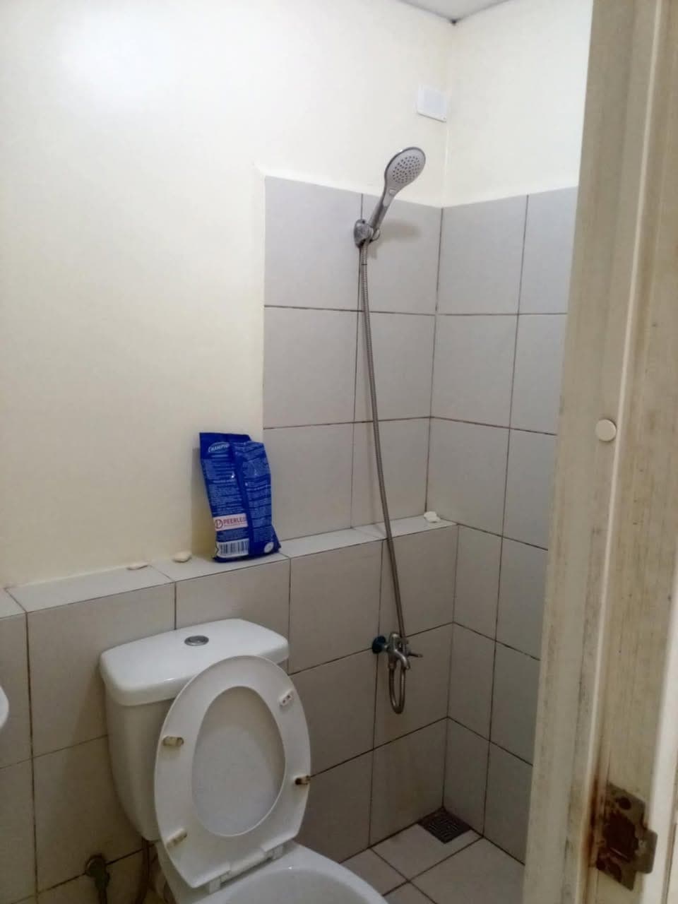 Condo for rent (2BR) Bare Unit with 1AC - photo 5