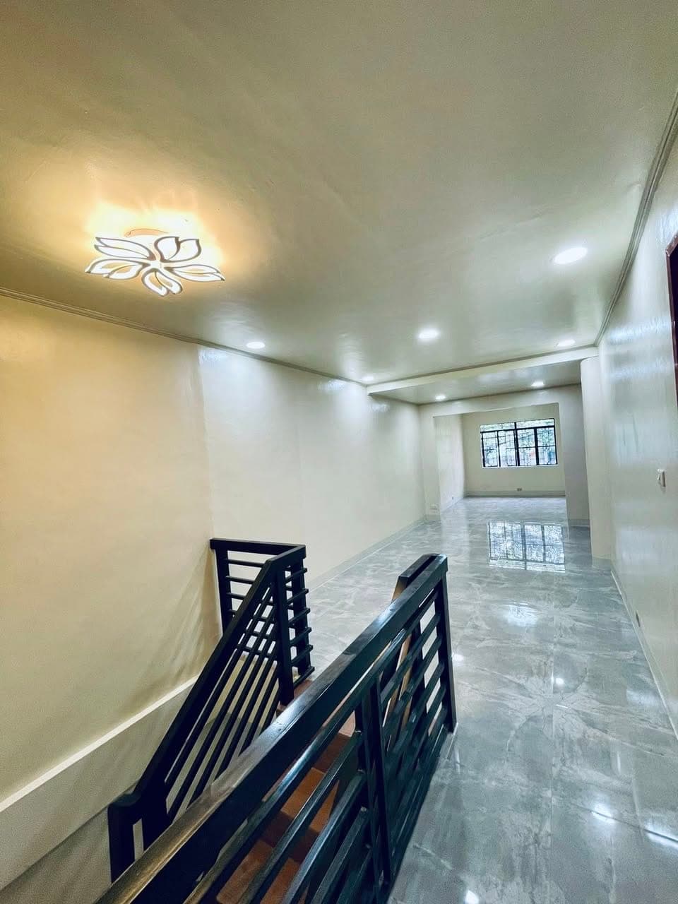 HOUSE FOR RENT: 4 bedroom house with attached parking garage - photo 1