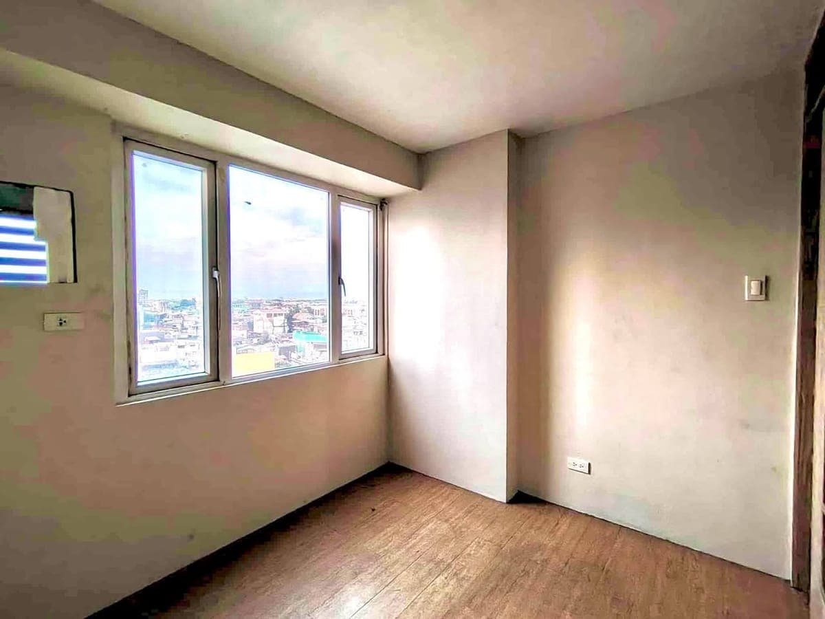FOR RENT 1BR BARE UNIT 14K ONLY - photo 5