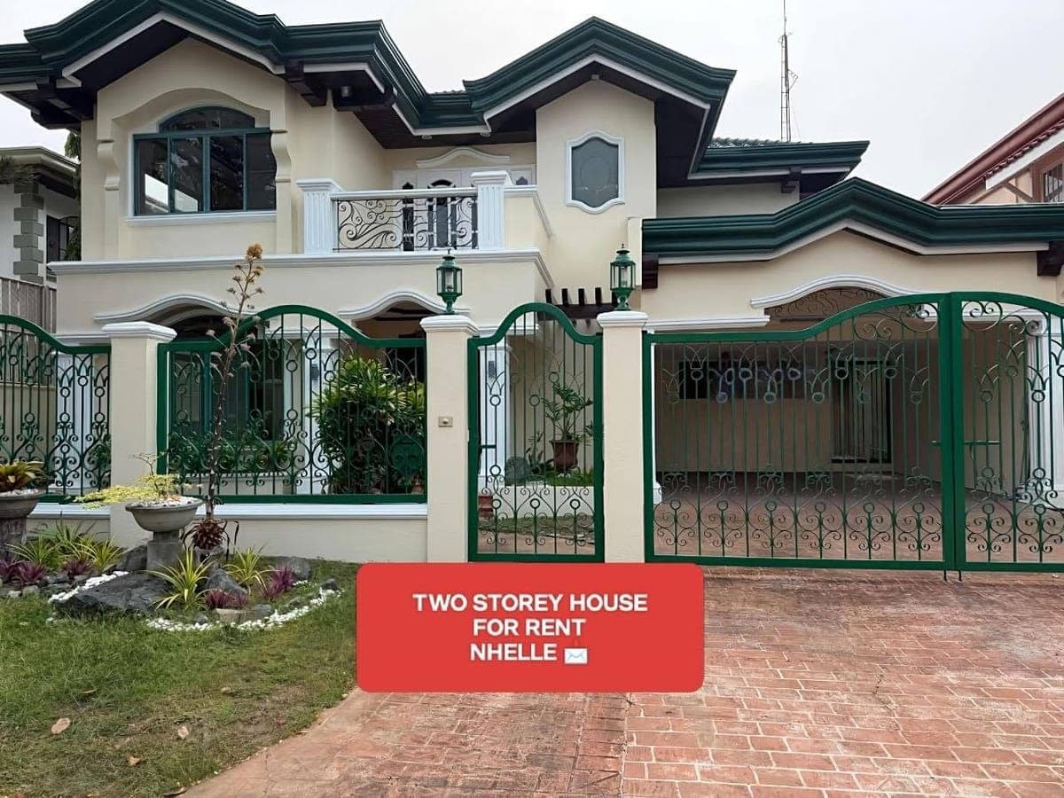 NEWLY RENOVATED TWO-STOREY HOUSE FOR RENT - photo 1