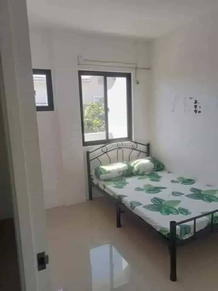 🏠 Las Pinas Room for Rent walking Distance Savemore Along Marcos Alvarez & Las Pinas Medical Center!🏠 - photo 1