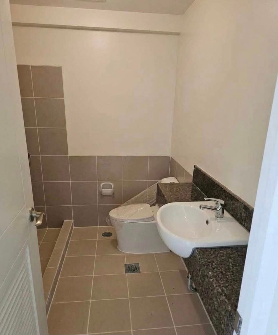 RISH 2BR BARE UNIT FOR RENT❗️ - photo 3