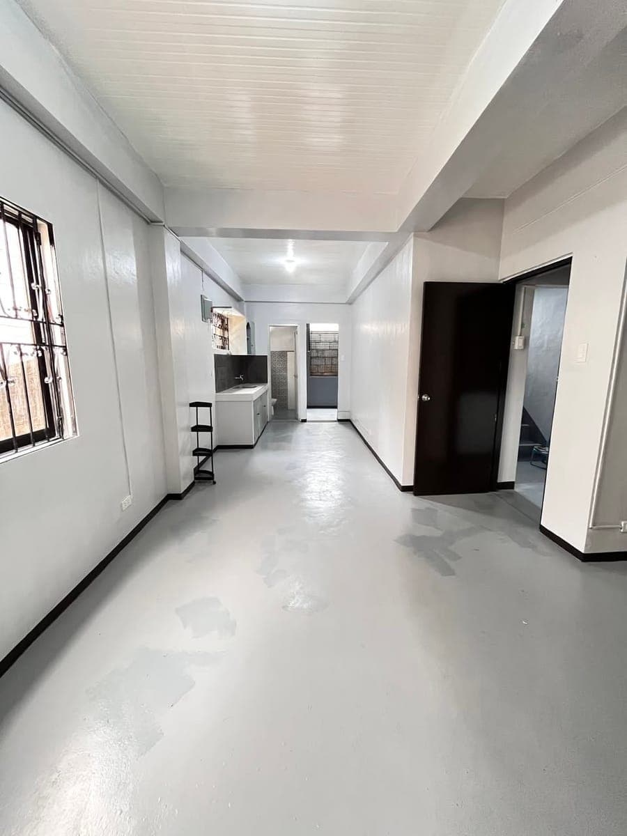 **2-bedroom Apartment w/ Parking For Rent - Galas QC** - photo 1