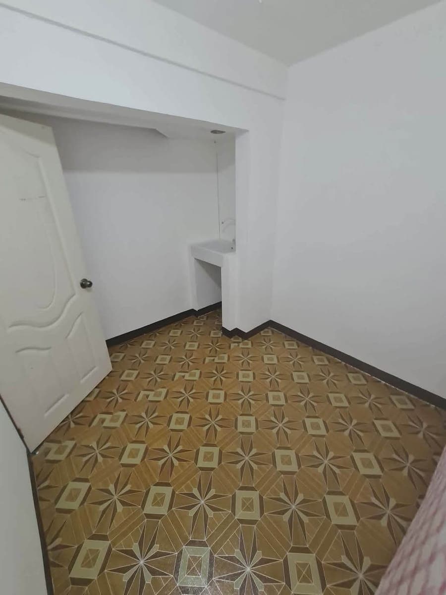 ROOM FOR RENT - photo 1