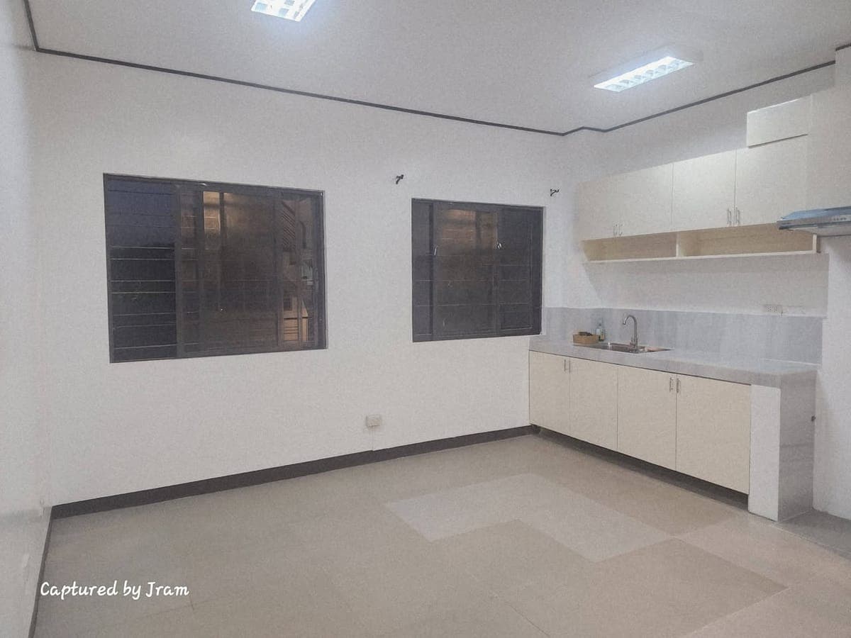 🏡 3-Storey House for Rent - photo 3