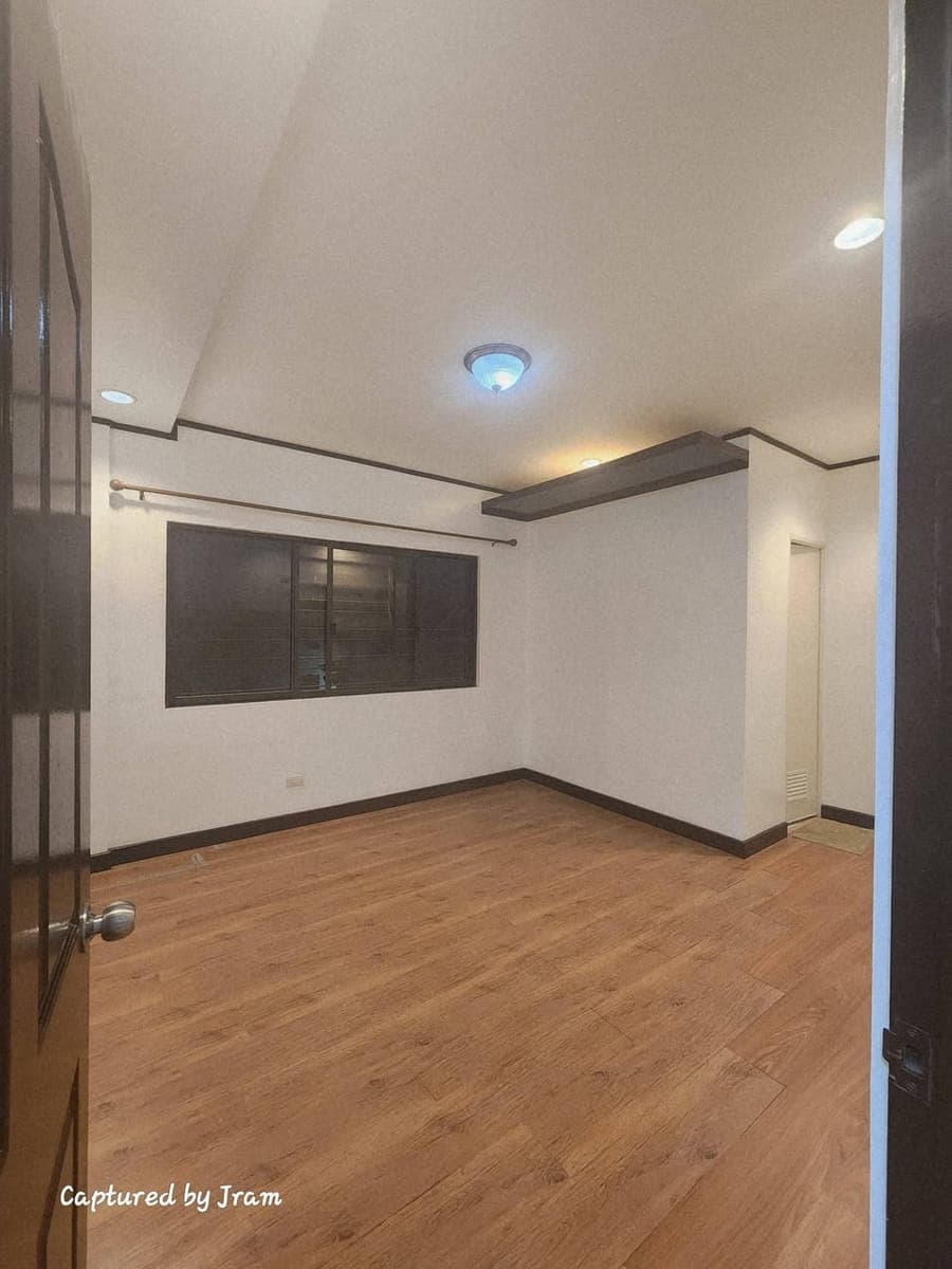 🏡 3-Storey House for Rent - photo 5