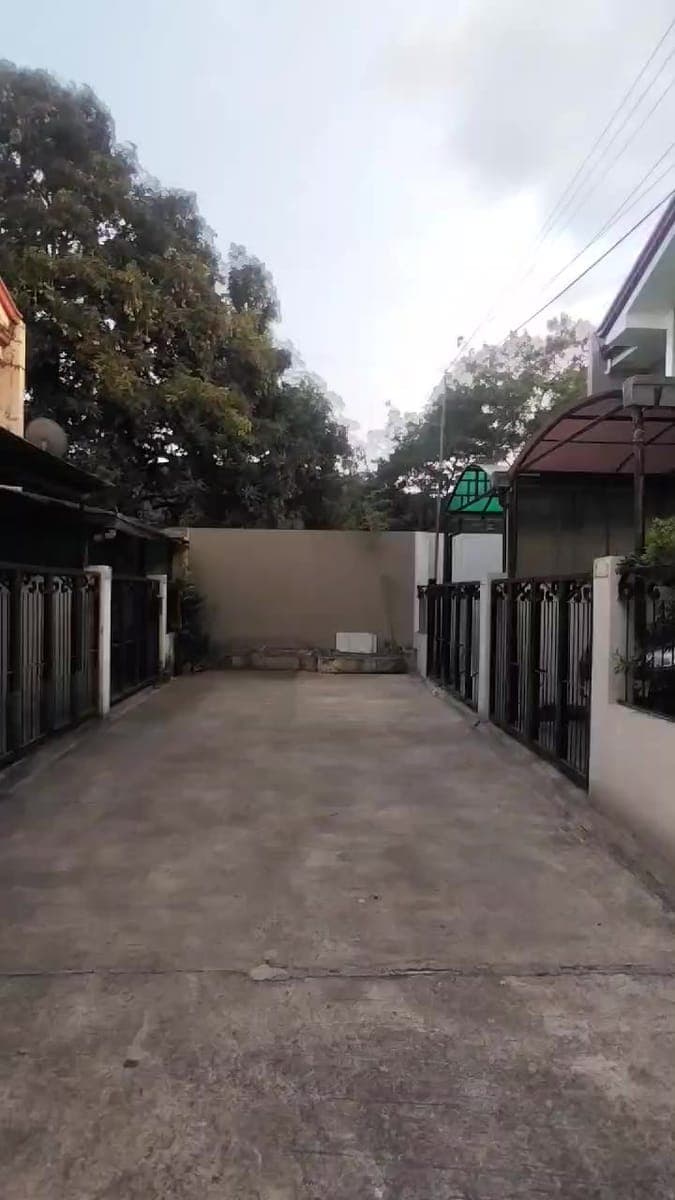 For Rent 2-storey House 4BR, 1car (sedan) parking. Marikina Heights. Flood safe. Small Pets allowed - photo 1