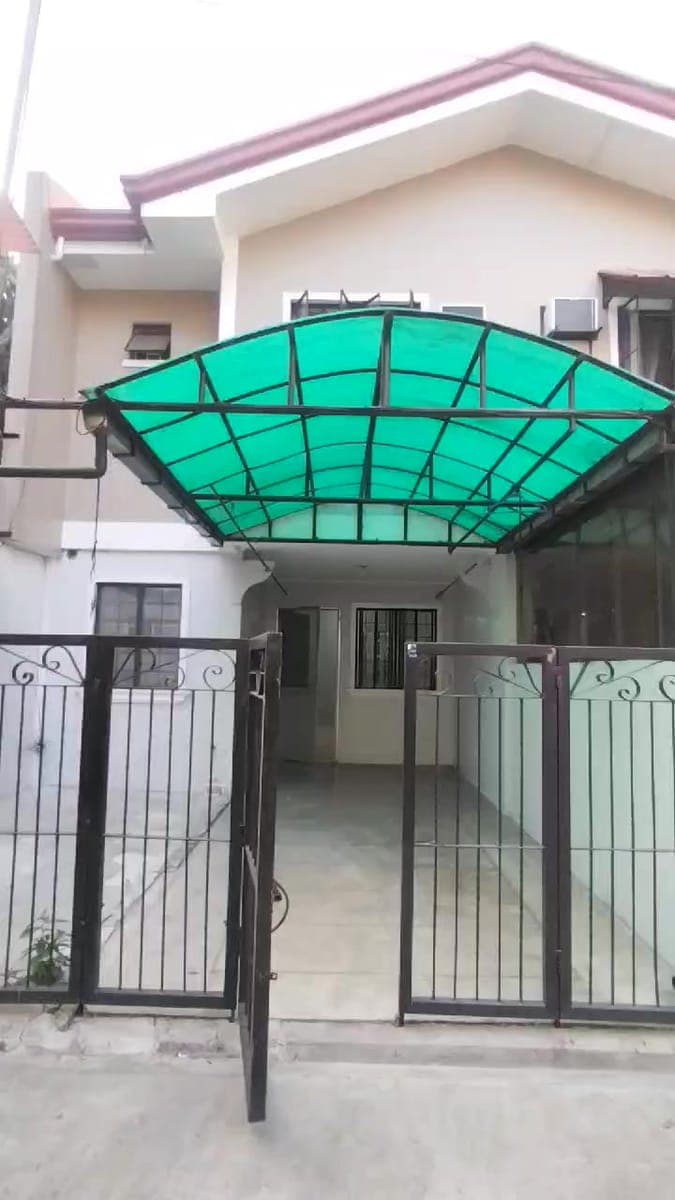 For Rent 2-storey House 4BR, 1car (sedan) parking. Marikina Heights. Flood safe. Small Pets allowed - photo 2