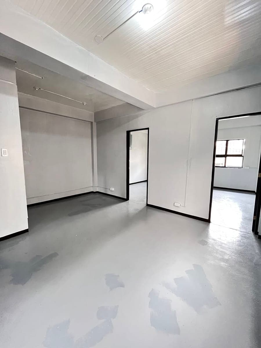 **2-bedroom Apartment w/ Parking For Rent - Galas QC** - photo 2