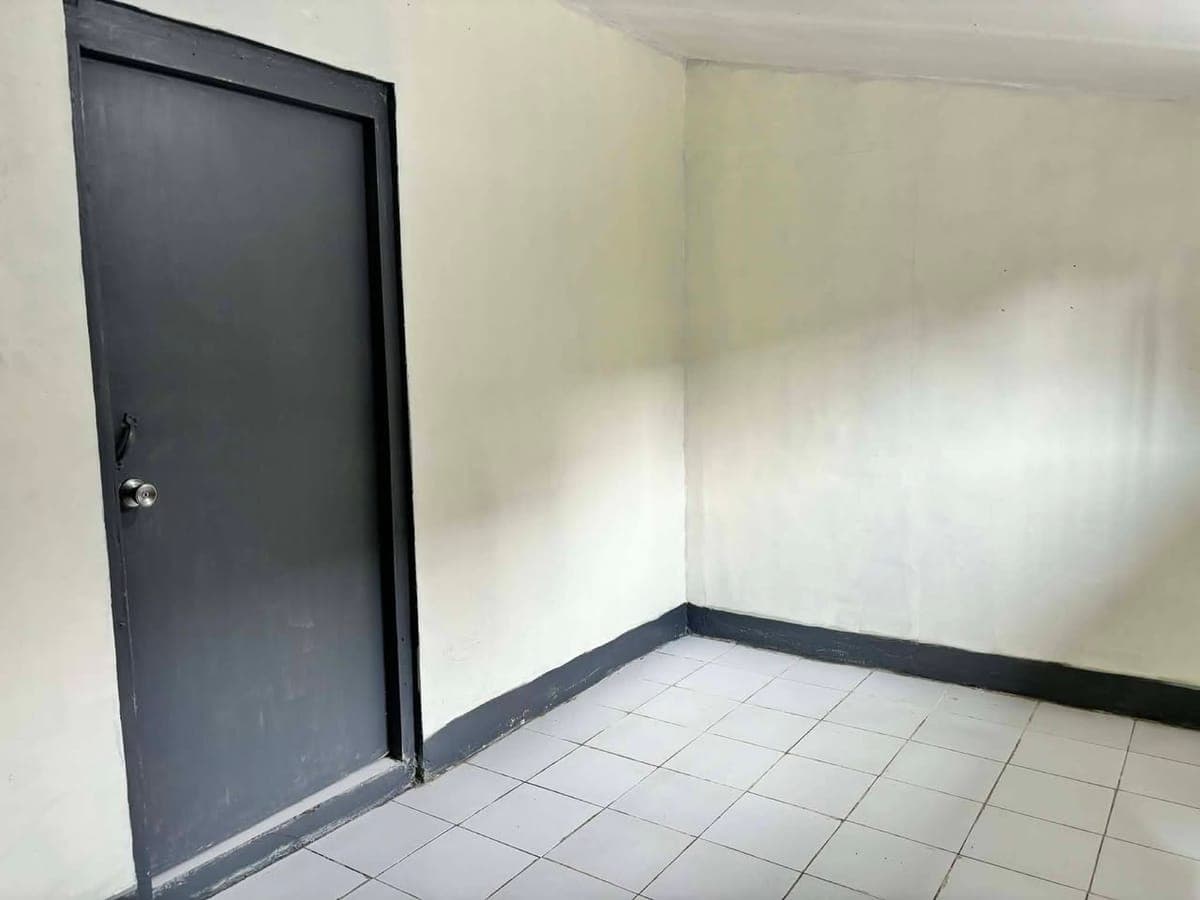 FOR RENT: Apartment + Tindahan - photo 4