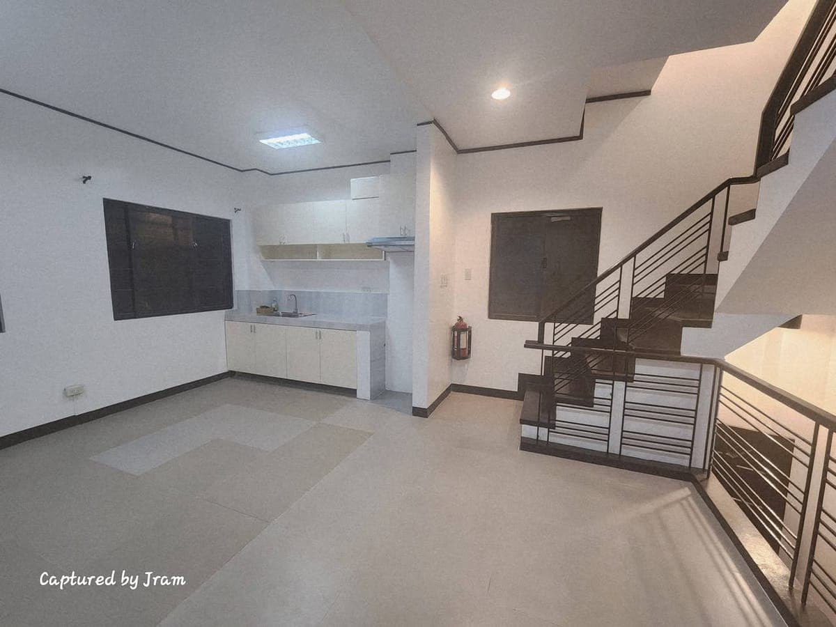 🏡 3-Storey House for Rent - photo 2