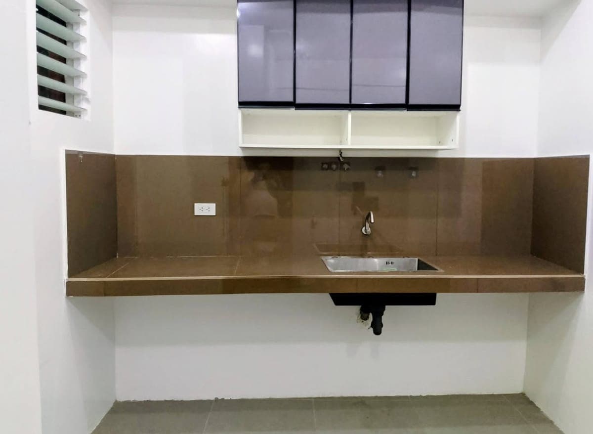 ✅ One bedroom unit, condo type with balcony for rent - photo 4