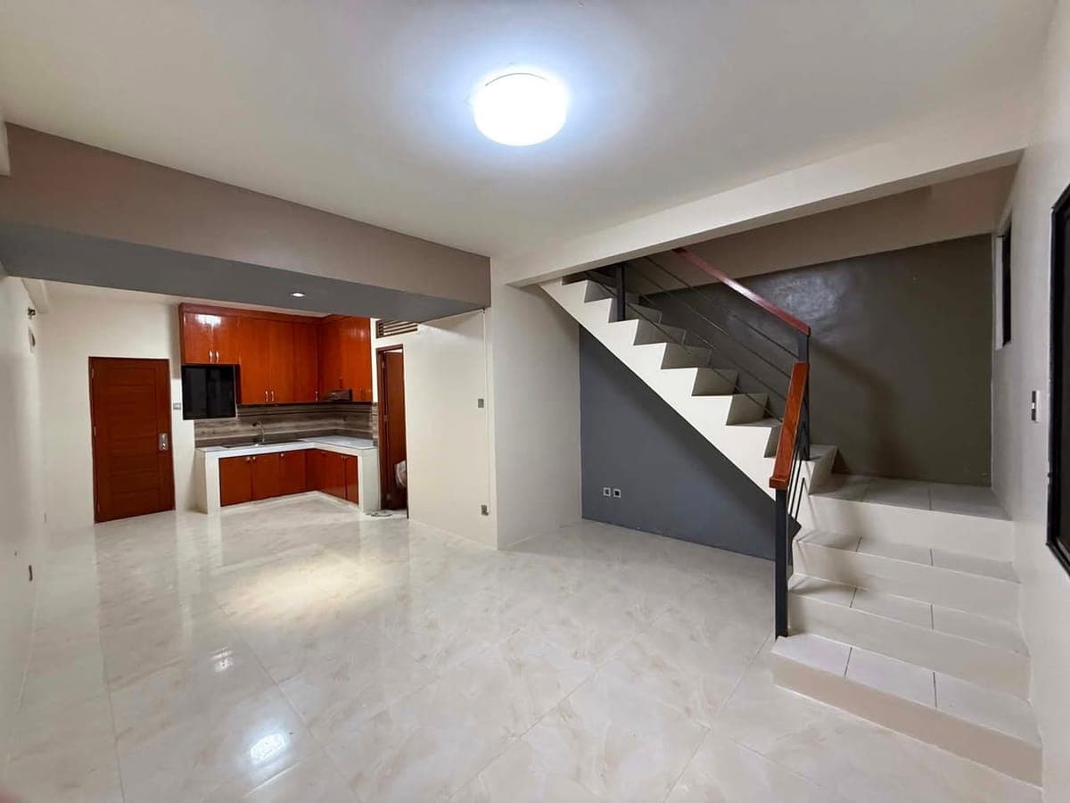 2BR 2-storey Apartment with car parking for RENT in Pasig - photo 1