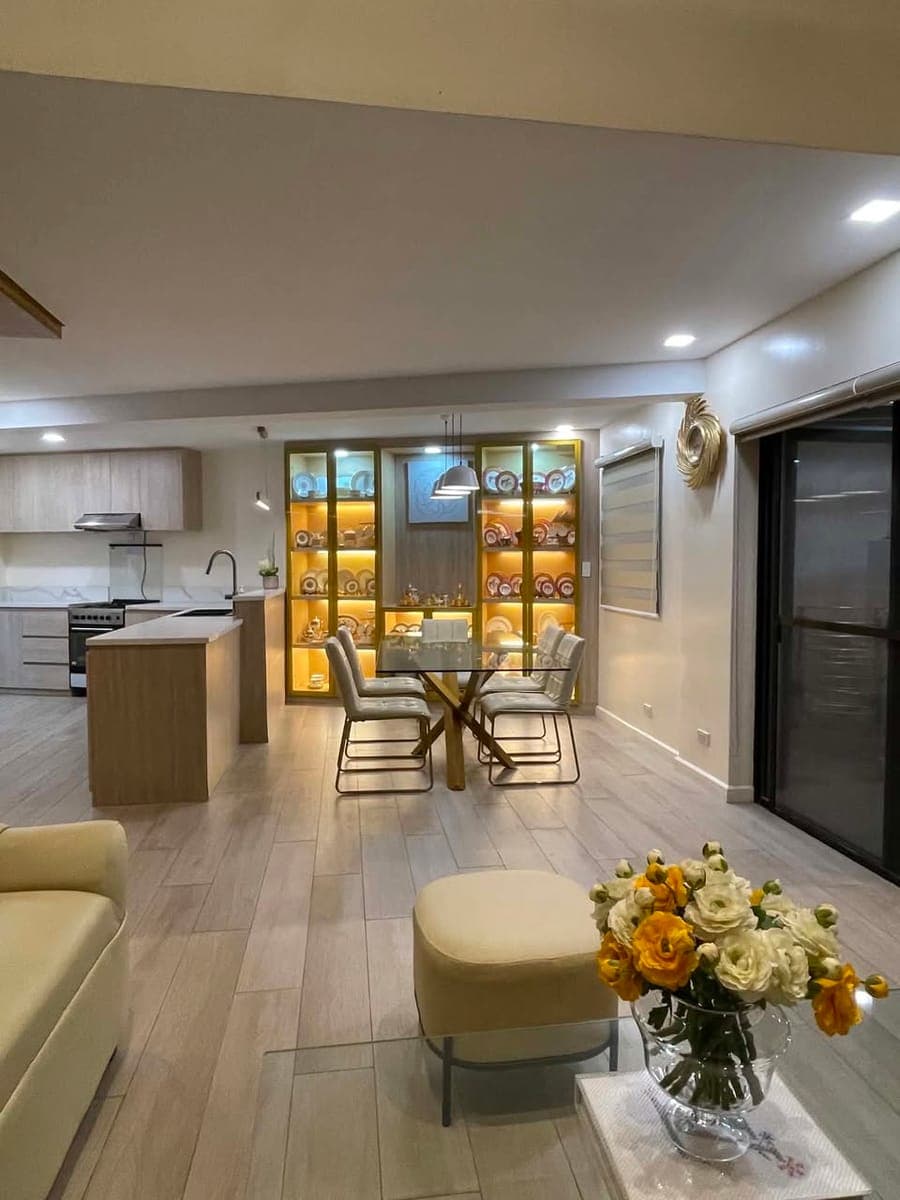 Townhouse for Sale/Lease in Residencia Alabang Townhouses, Don Manolo St., Alabang. Muntinlupa City - photo 1