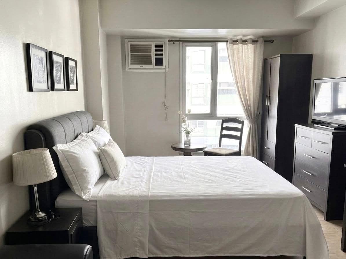 Maximum 2 occupants. Non-smoking, cozy, clean, fully furnished 22 sqm studio unit in Avida Towers Al... - photo 1
