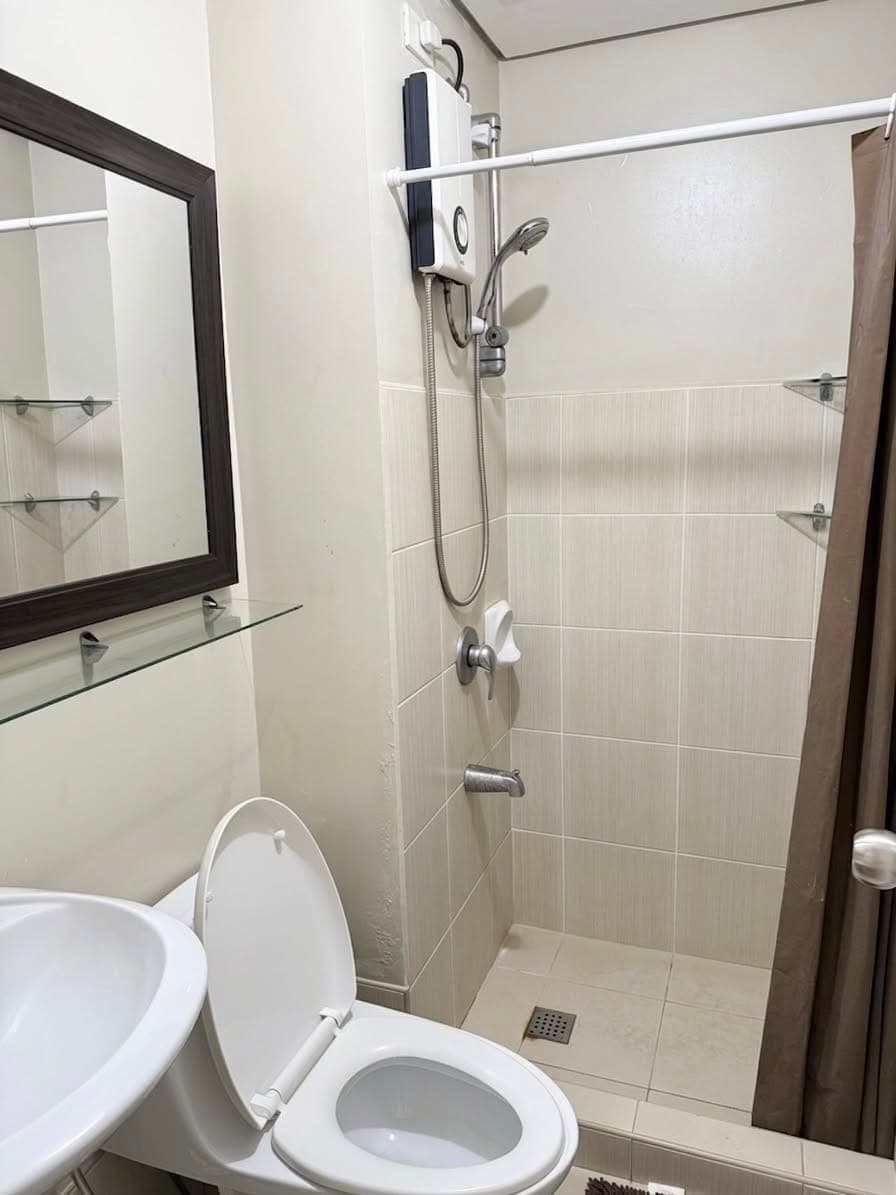 Maximum 2 occupants. Non-smoking, cozy, clean, fully furnished 22 sqm studio unit in Avida Towers Al... - photo 3