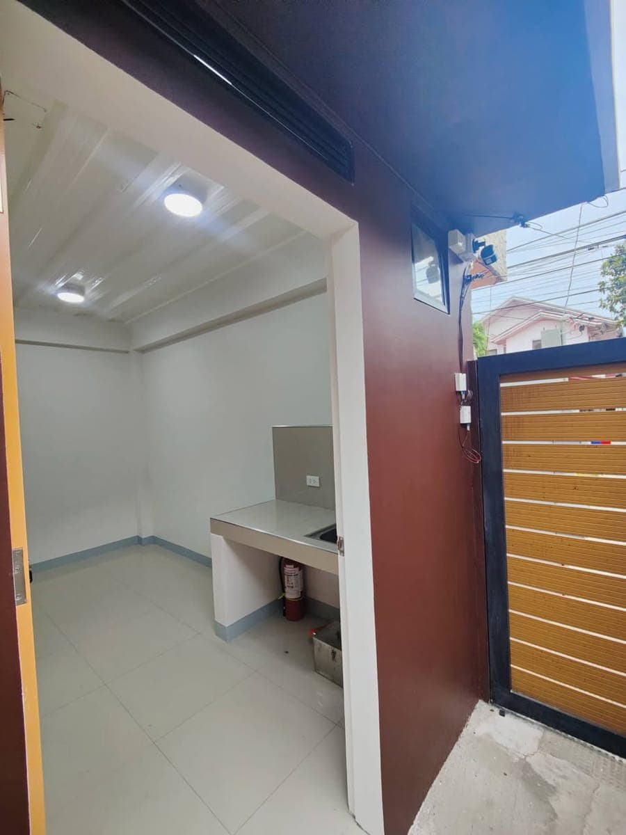 For Rent: Apartment with one bedroom unit - photo 1