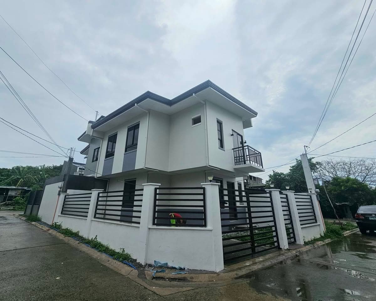 For Rent: 2 Storey House - photo 2