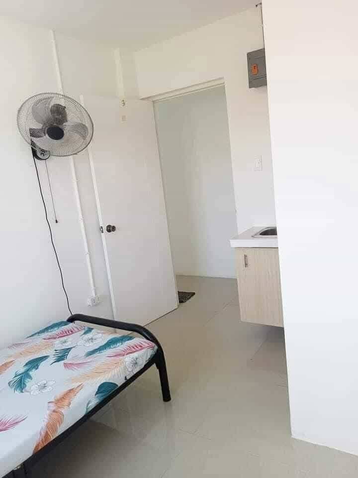 🏠 Las Pinas Room for Rent walking Distance Savemore Along Marcos Alvarez & Las Pinas Medical Center!🏠 - photo 2
