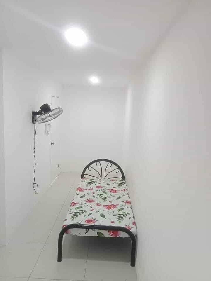 🏠 Las Pinas Room for Rent walking Distance Savemore Along Marcos Alvarez & Las Pinas Medical Center!🏠 - photo 3