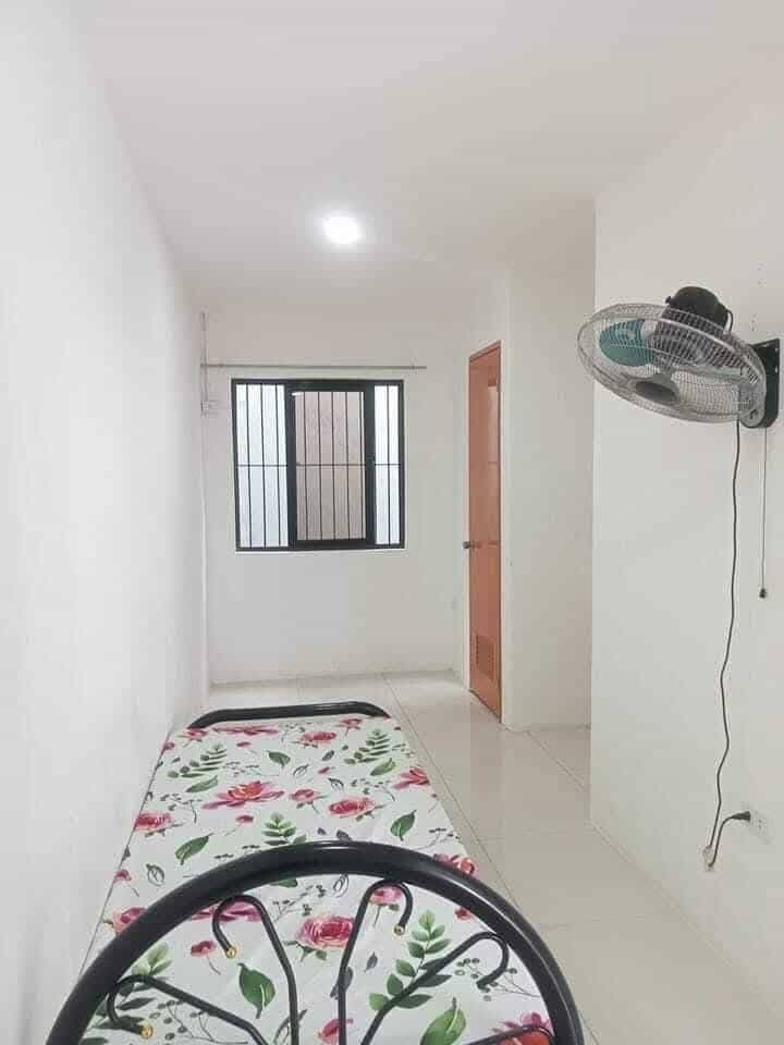 🏠 Las Pinas Room for Rent walking Distance Savemore Along Marcos Alvarez & Las Pinas Medical Center!🏠 - photo 4