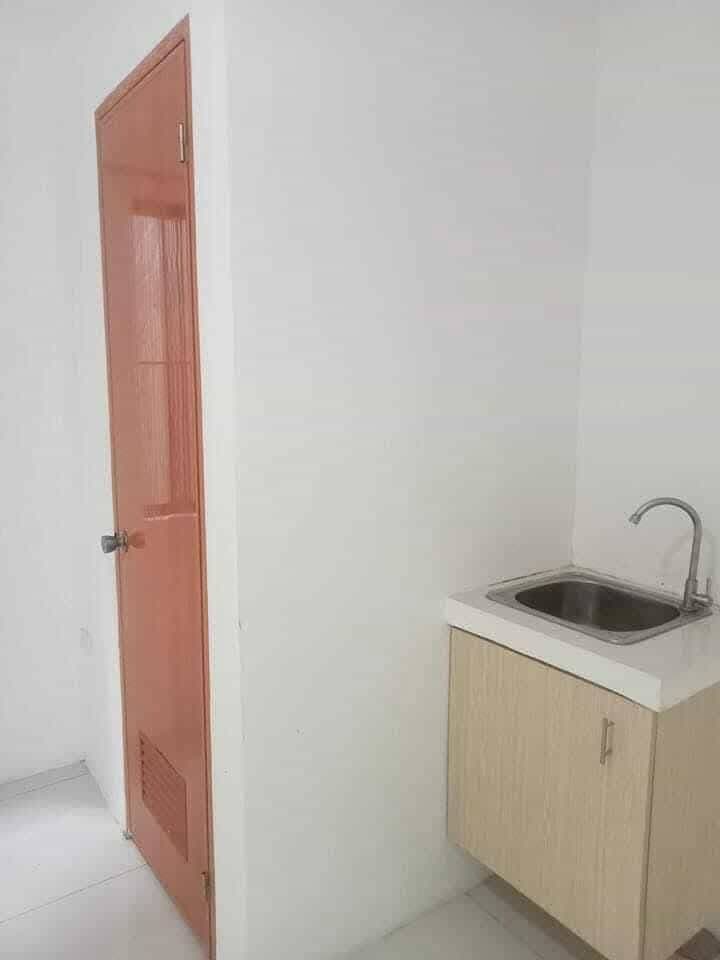 🏠 Las Pinas Room for Rent walking Distance Savemore Along Marcos Alvarez & Las Pinas Medical Center!🏠 - photo 5