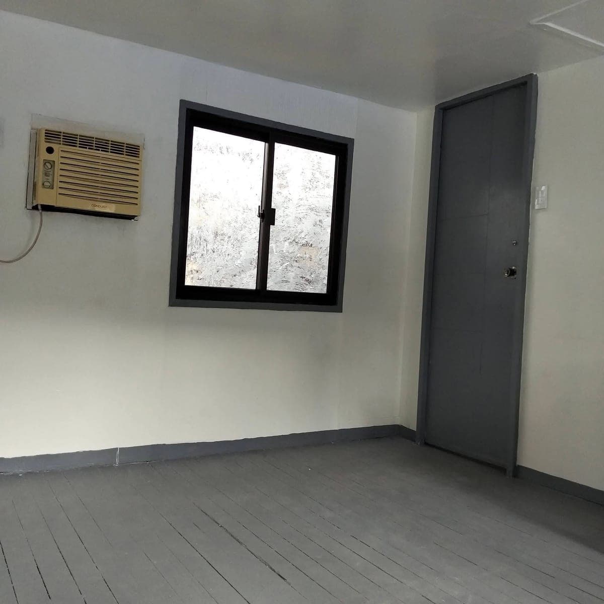 Airconditioned Room for rent - photo 2