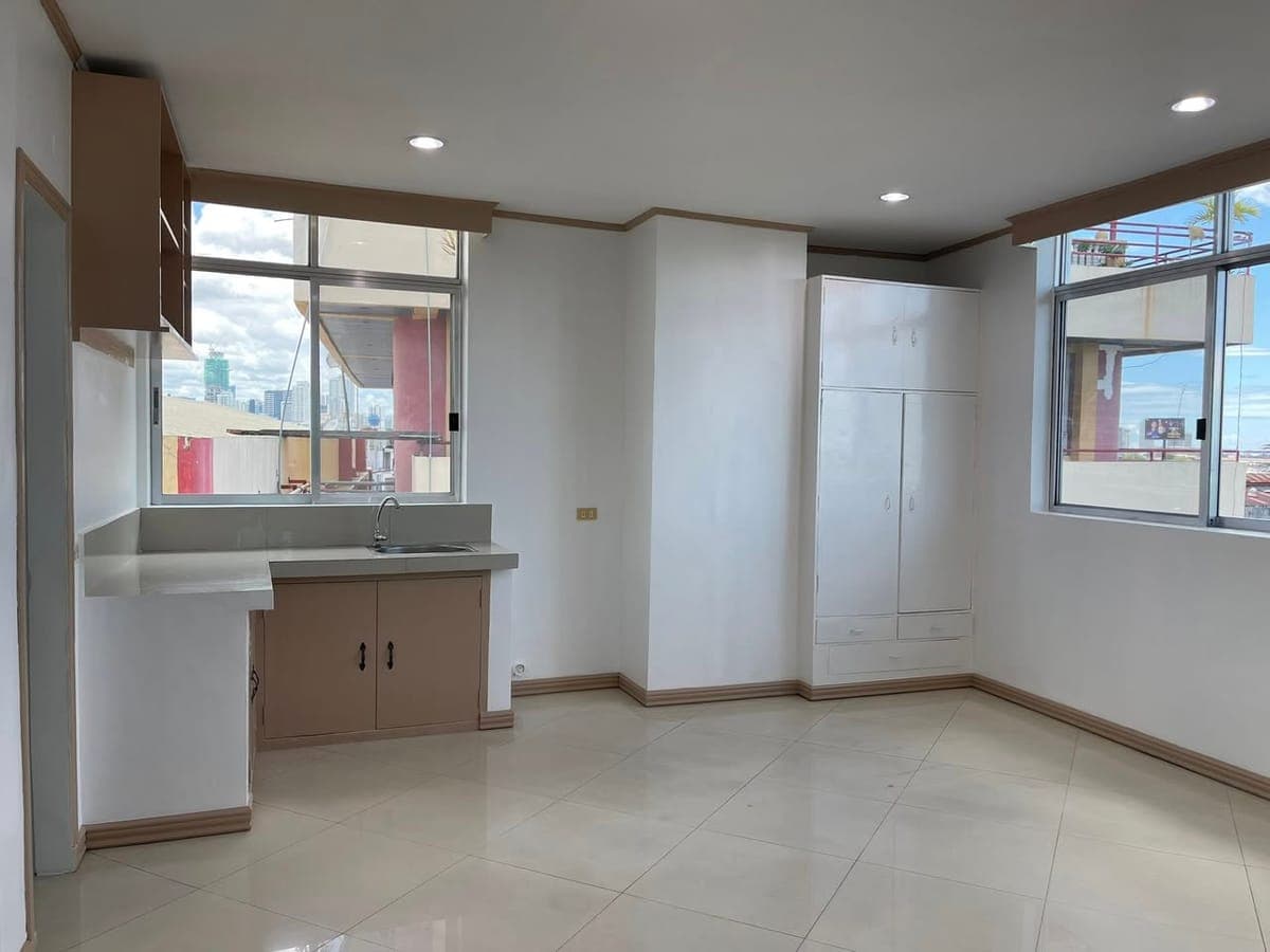 Room For Rent - photo 4