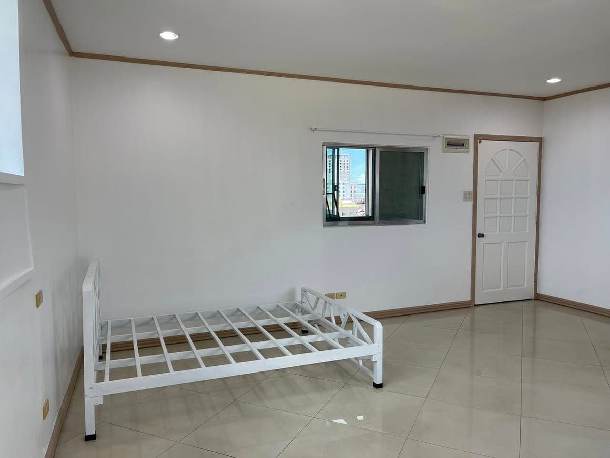 Room For Rent - photo 5