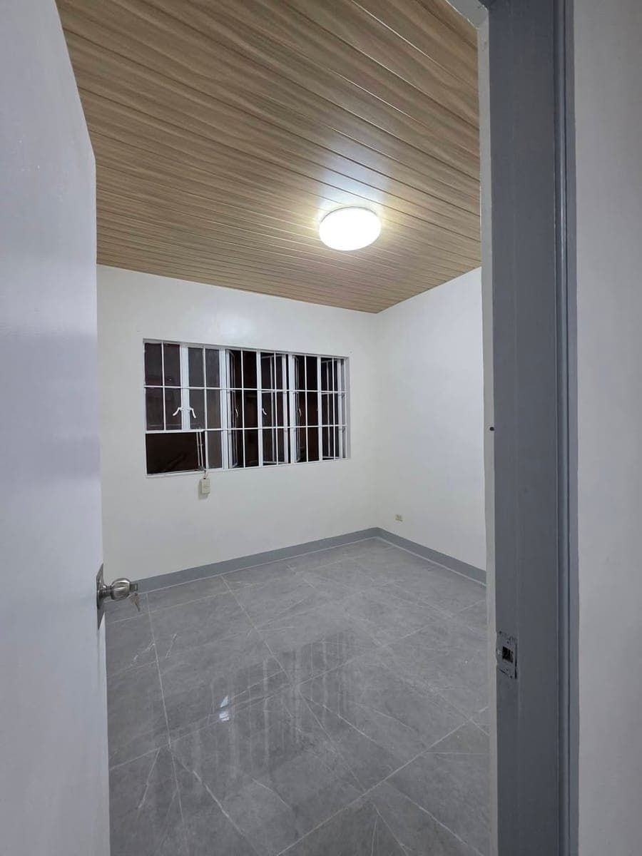 Newly Renovated Bungalow House For Rent - photo 1