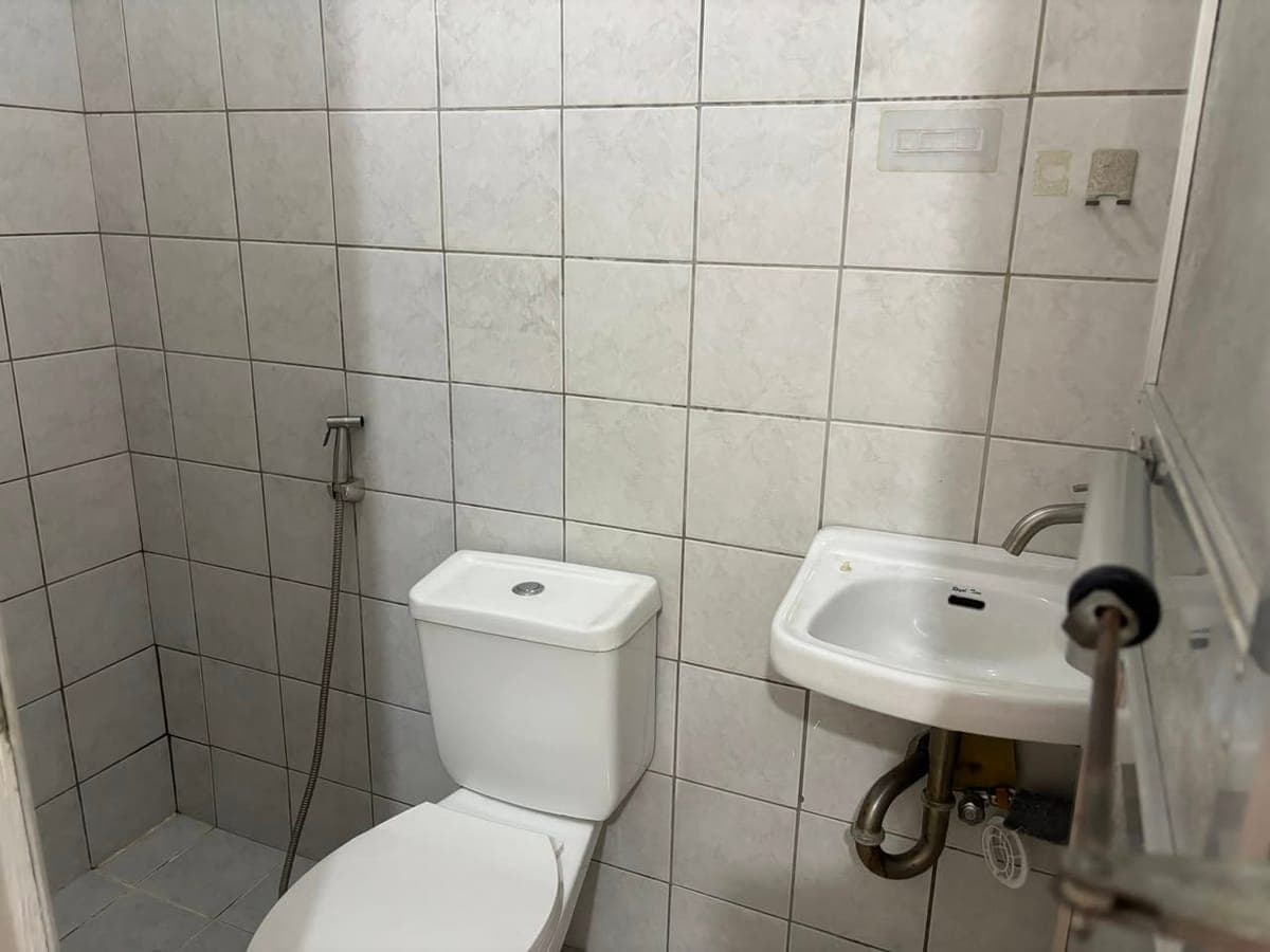 House for rent(1 bedroom and own toilet) - photo 4