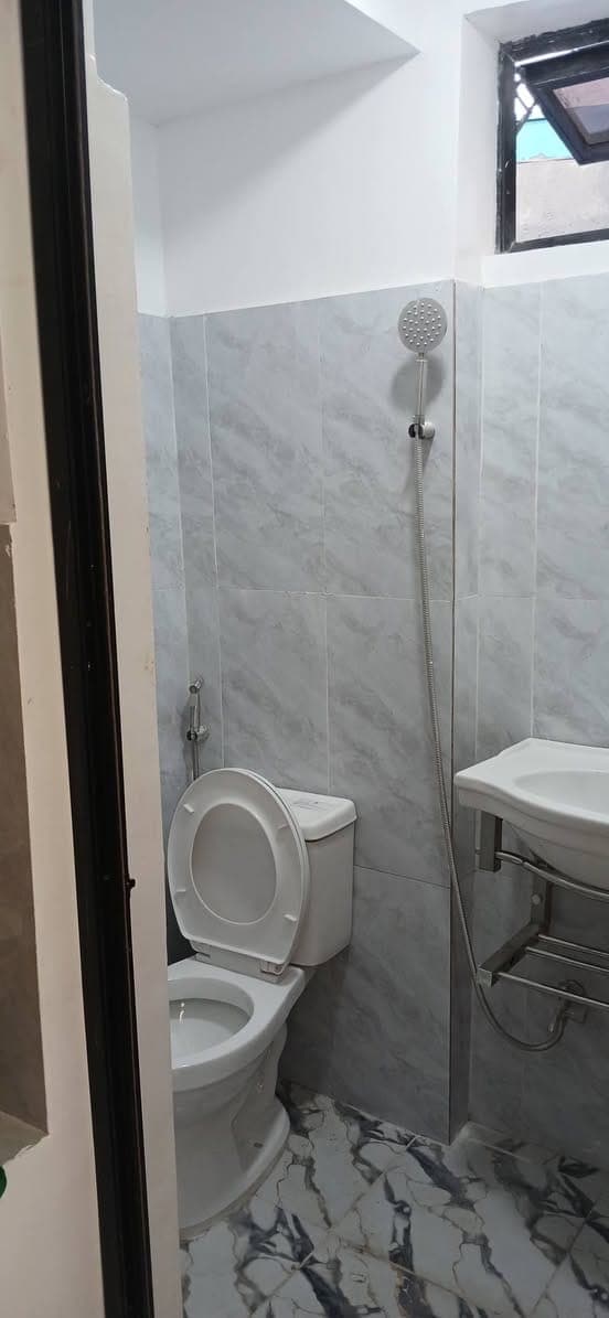 For rent 1 unit business space. - photo 3