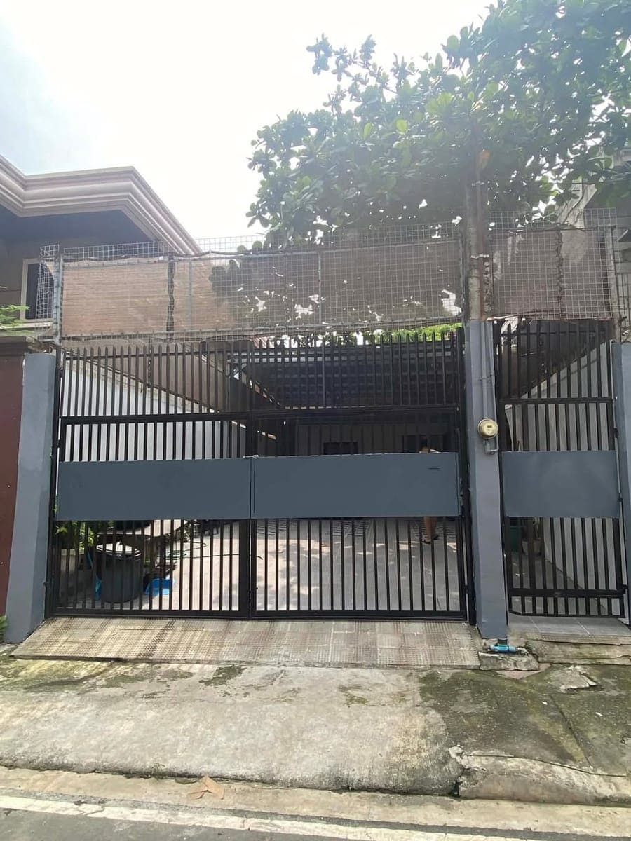 House for Rent/Business Space - photo 1