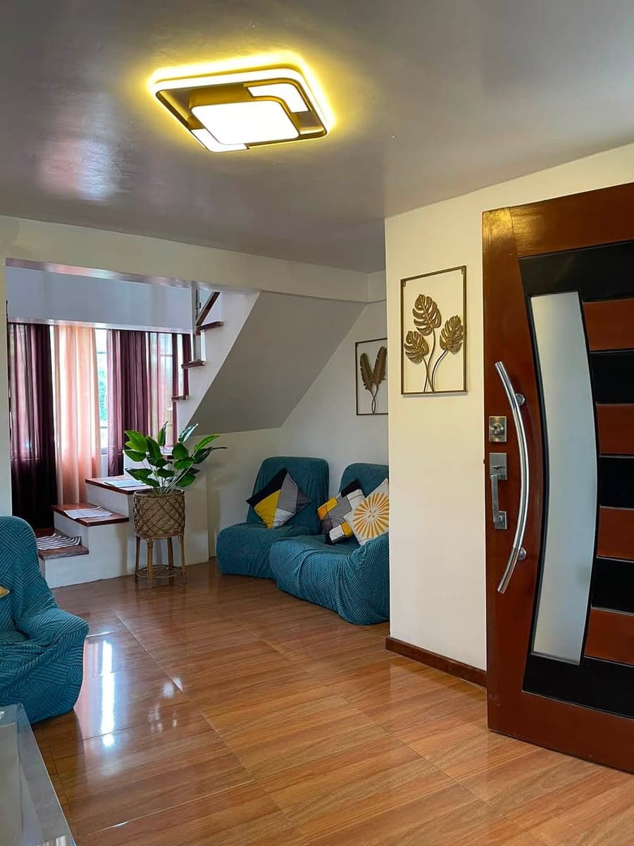 🏡 MOVE-IN READY | NEWLY RENOVATED, FRESHLY PAINTED & WATERPROOFED - photo 1