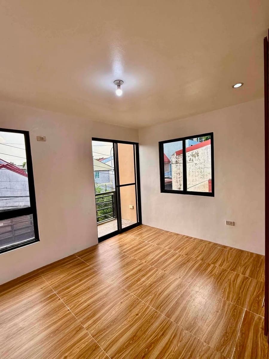 📣 For Rent! 2 storey townhouse (Newly Renovated) - photo 1